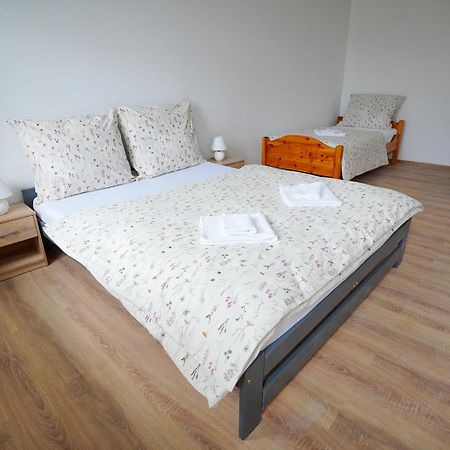 Apartment U Cerneho Orla Karlovy Vary Esterno foto