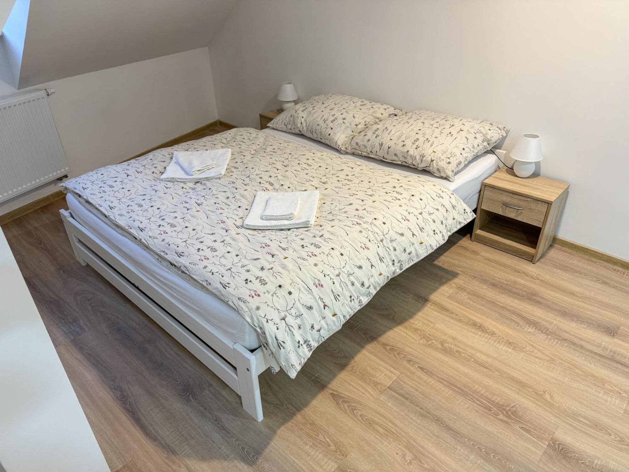 Apartment U Cerneho Orla Karlovy Vary Esterno foto