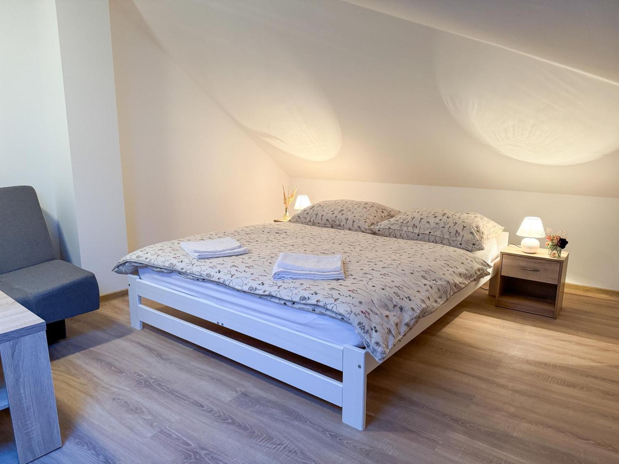 Apartment U Cerneho Orla Karlovy Vary Esterno foto
