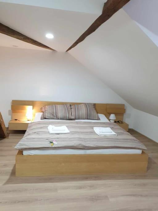 Apartment U Cerneho Orla Karlovy Vary Esterno foto