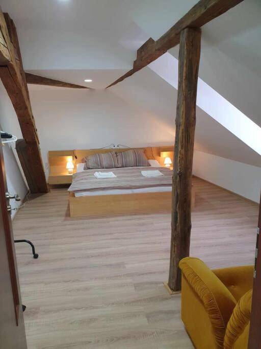 Apartment U Cerneho Orla Karlovy Vary Esterno foto